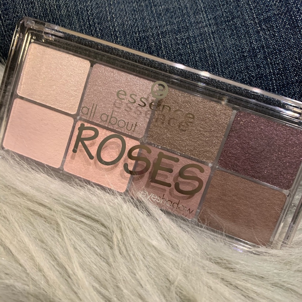 Essence “Roses” Eye Shadow BRAND NEW